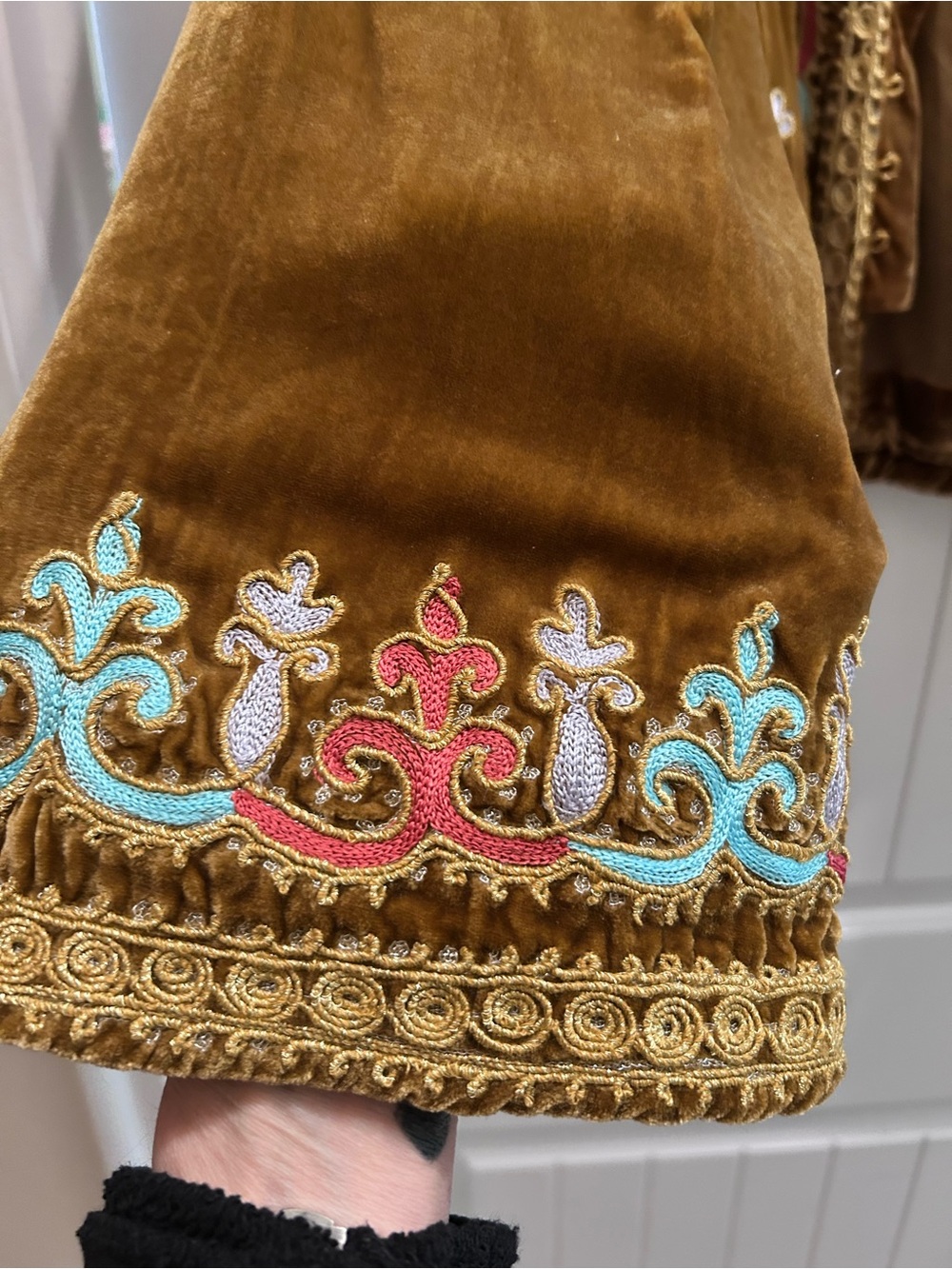 🌼CU Revolution Embroidered Velvet Jacket - Picture 7 of 8